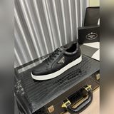 PRADA Пrada Серия самых новых моделей 2023 года, тщательно созданных и привлекаю