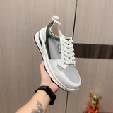 «Prada» — новейшая модель кожаных туфель для повседневной носки, роскошный бренд