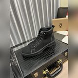 Классические ботинки UGG в стиле «лошадка» — это легендарная модель, которая ник