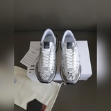Valentino VLTN продолжает использовать кружево в своих новых кроссовках с логоти