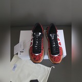Valentino VLTN продолжает использовать кружево в своих новых кроссовках с логоти