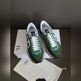 Valentino VLTN продолжает использовать кружево в своих новых кроссовках с логоти