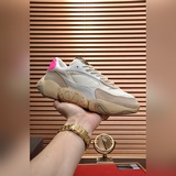 Новейшая модель на официальном сайте Valentino. Верхняя часть этой модной и удоб