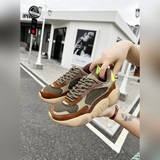 Valentino 2023 ранневесенняя коллекция кроссовок для пар. Классический логотип.