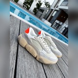 Valentino 2023 ранневесенняя коллекция кроссовок для пар. Классический логотип.