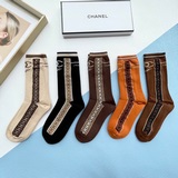 Комплектация [одна коробка, пять пар] Chanel Chanel Популярные высокие гольфы в 
