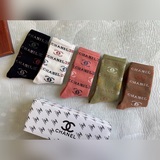 Chanel · Новая модель женских носков средней длины из кроличьего меха от Chanel.