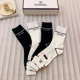 Комплектация (4 пары в коробке) CHANEL Классические носки средней длины, высокая