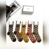 Комплектация： одна коробка содержит пять пар носков в случайных цветах. Chanel Д