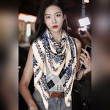Новая модель из кашемира, которую приобрели, получила положительные отзывы. [D Ц