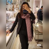 Шарф Dior, такой же, как у знаменитостей. Классическая модель никогда не выходит