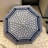 Новейшая модель Dior с узором «звездная роса» отличается простотой и удобством, 