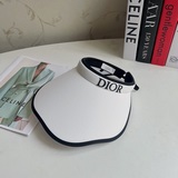Оригинальная кепка Dior с тканым ремешком, представленная в блогах модных блогер