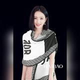 Новая модель от Dior, доступна в магазинах. Двухслойный шелковый шарф с классиче