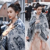 Новинка от Dior – популярный шарф [Большой шарф Dior Zoo] . Поверьте, она действ