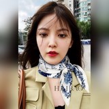 Появился новый хит продаж из шелка. Новейшая модель от Dior, представленная в ма