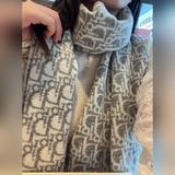 Новые модели Dior с классическим узором для пар пока еще не так широко представл