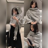 Новейший популярный шарф от Dior, «Шарф с бахромой в стиле Dior», — это действит