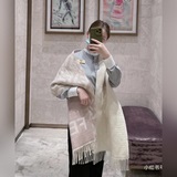 Fendi представила новую модель с градиентным цветом. Новая модель, фотографий ко