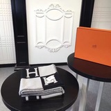 Акционное предложение HERMES. Черный шарф Hermes. Материал： 85% шерсть, 15% чист