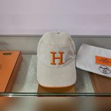 Hermès поставляет холщовую ткань, которая отличается высоким качеством и приятно