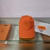 Hermès поставляет холст высокого качества, который отлично ощущается на ощупь, в