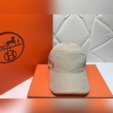 Hermès поставляет холщовую ткань, которая отличается высоким качеством и приятно