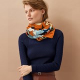 Новая модель из кашемира, все говорят, что она красивая, рекомендую. [Маскарадны