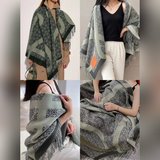 Loewe Двусторонняя шерстяная накидка LOEWE Я очень счастлив, что приобрел этот т