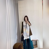 LOEWE, ведущий испанский бренд класса люкс, отличается уникальным аристократичес