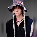 Loewe. Оригинальный материал в том же цвете, что и у Ван Ибо! Рыбацкая кепка в д