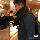 Классический шарф Louis Vuitton. Элегантный шерстяной шарф украшен знаковым ткан