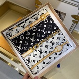 Louis Vuitton, 90*90 см, 100% шелк, ручная обработка краев.
