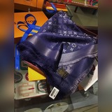 Louis Vuitton. «Синий с серебряными нитями» «Классический квадратный платок LV с