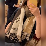 Louis Vuitton LOUIS VUITTON кашемировый платок с градиентным окрасом. Популярен 
