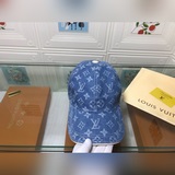 Светло-синий джинсовый материал, приобретен за рубежом, отличное качество, модны