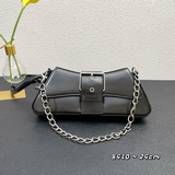 Новая модель Balenciag. Одноплечевая сумка с цепочкой под мышкой, можно носить ч