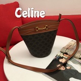 Celine, эта старая маленькая сумка-ведро просто очаровательна! Идеальная сумка-в