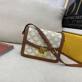 Маленькая сумка CELINE TRIOMPHE из телячьей кожи в клетку с новой застежкой в ви