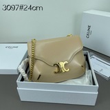 Новая модель CELIN* BESACE TRIOMPHE из блестящей кожи с цепочкой официально пред