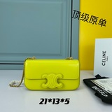 Новинки с подиума CELINE | Маленькая сумка с цепочкой и логотипом TRIOMPHE из ко