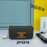 Новинки с подиума CELINE | Маленькая сумка с цепочкой и логотипом TRIOMPHE из ко