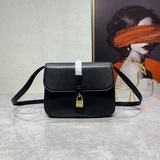 Новейшая сумка Celine Tabou из гладкой кожи. Сумка вместительная, подходит к тол