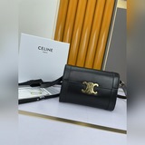 Размеры： 8×6×2 дюйма (21×15×4,5 см). Кожа бычка с подкладкой из овечьей кожи, зо