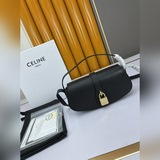 CELINE | Осень-зима 2023 — новейшая мини-сумочка Tabou Clutch onSt.