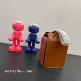 Celine ｜strap box Модель привлекает внимание. Коробка в форме небольшого квадрат