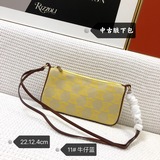 Сумка Celine из джинсовой ткани с кожаными деталями. Простая и удобная сумка. Ра