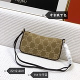 Сумка Celine из джинсовой ткани с кожаными деталями. Простая и удобная сумка. Ра