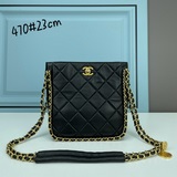 Оригинальная модель Chanel с цепочкой, украшенной кожаными вставками, на передне