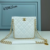 Оригинальная модель Chanel с цепочкой, украшенной кожаными вставками, на передне